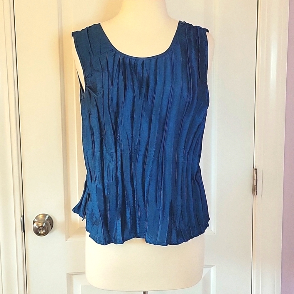 Serafina Sleeveless Crinkle Top
